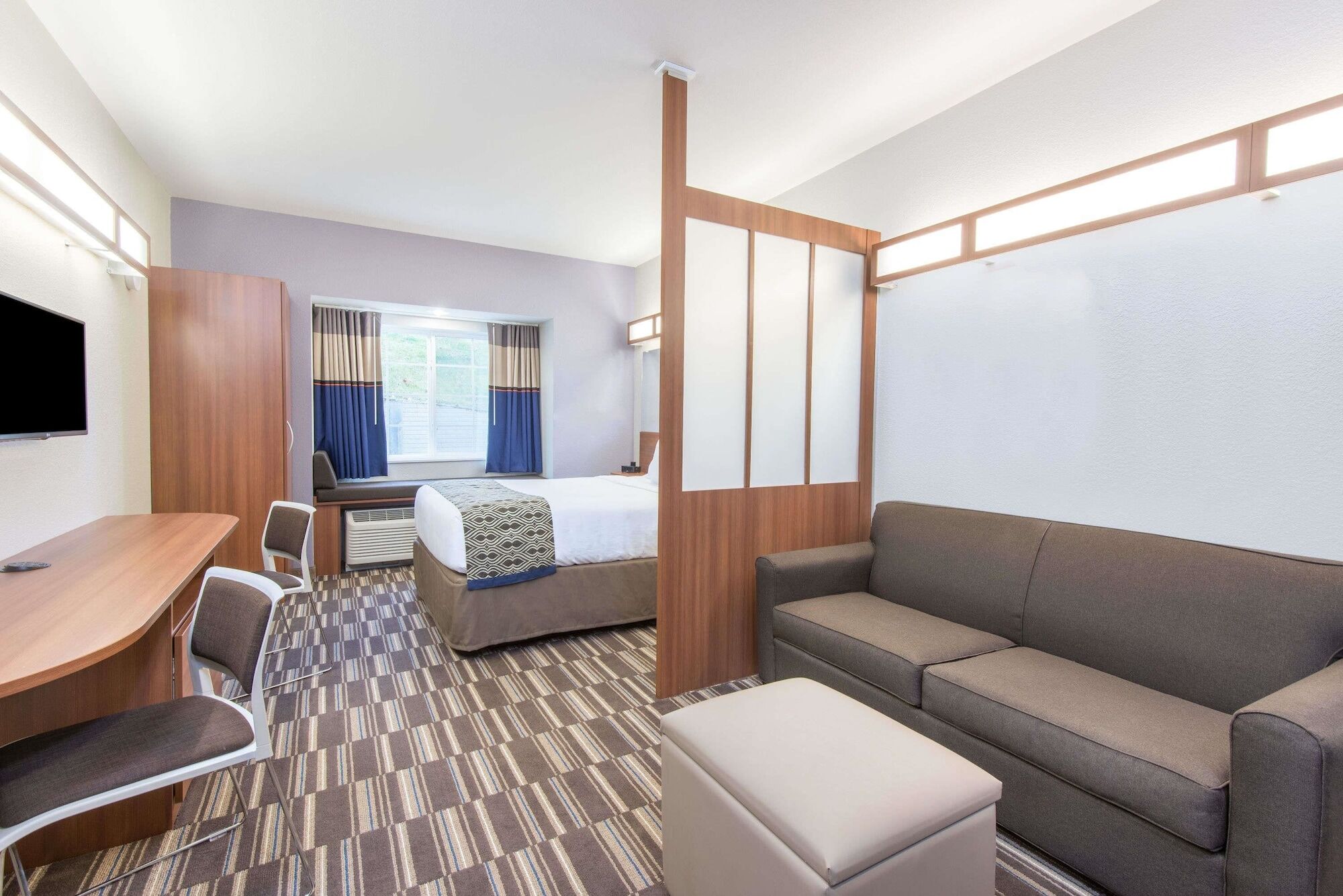 Microtel Inn & Suites By Wyndham Cadiz Exterior photo